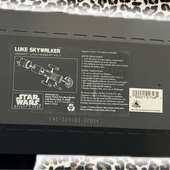 Disney Star Wars Lightsaber Luke Skywalker Box Kit Set - Picture 3 of 3